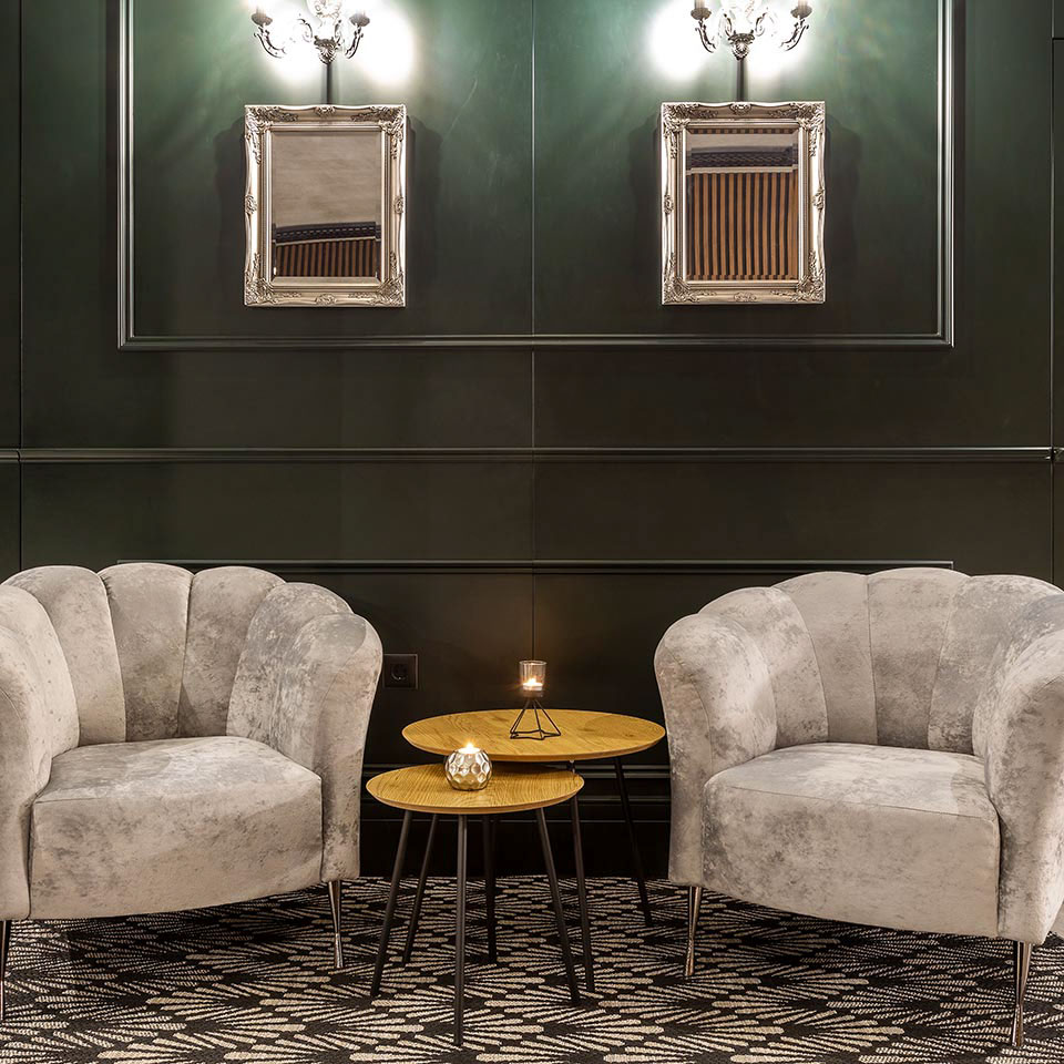 Lobby bar