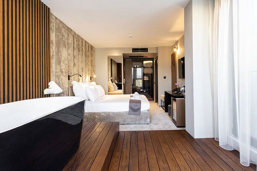 Junior Suites with a bathtub